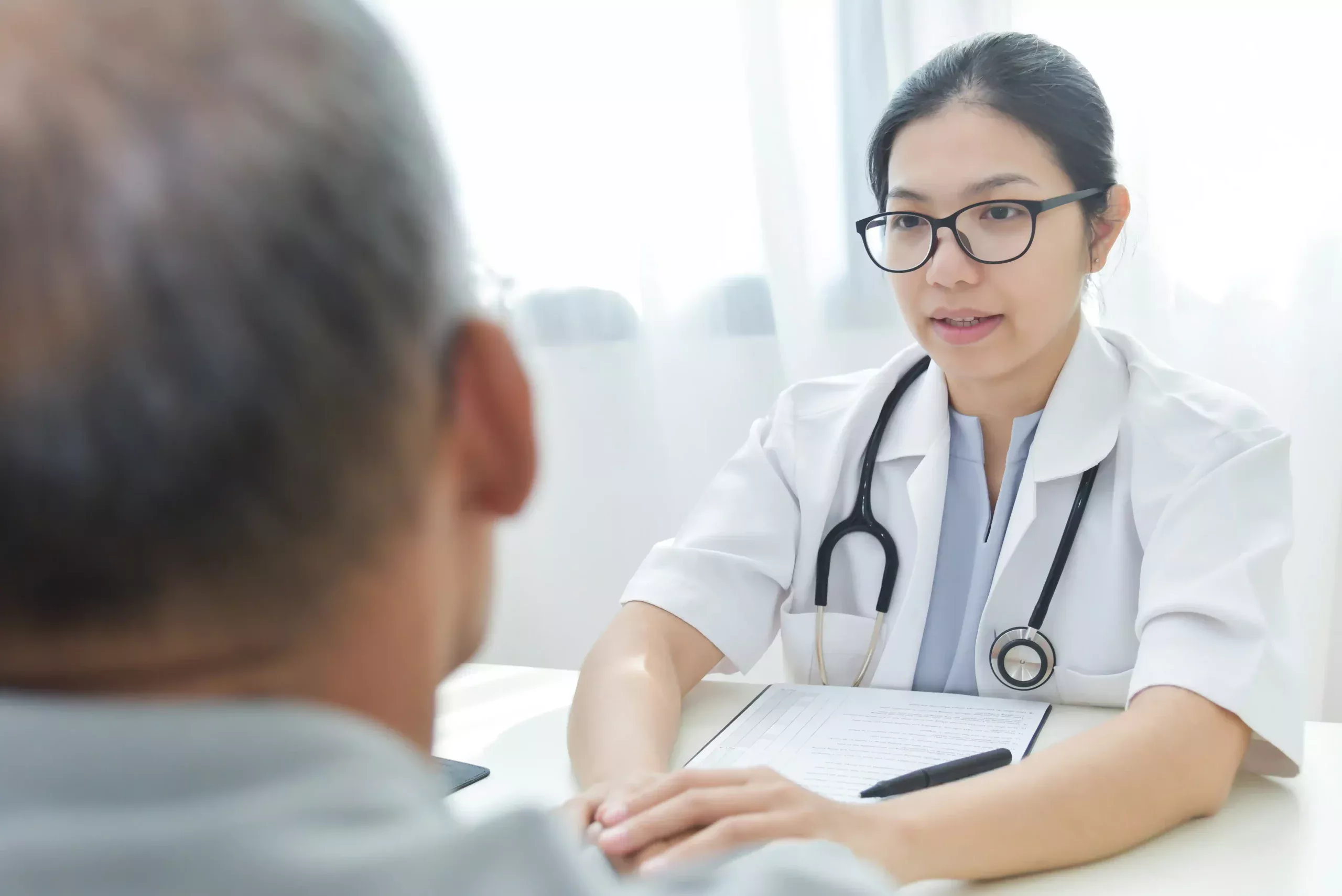 getty-images-tfs0bY10imI-unsplash Un médecin effectue une consultation
